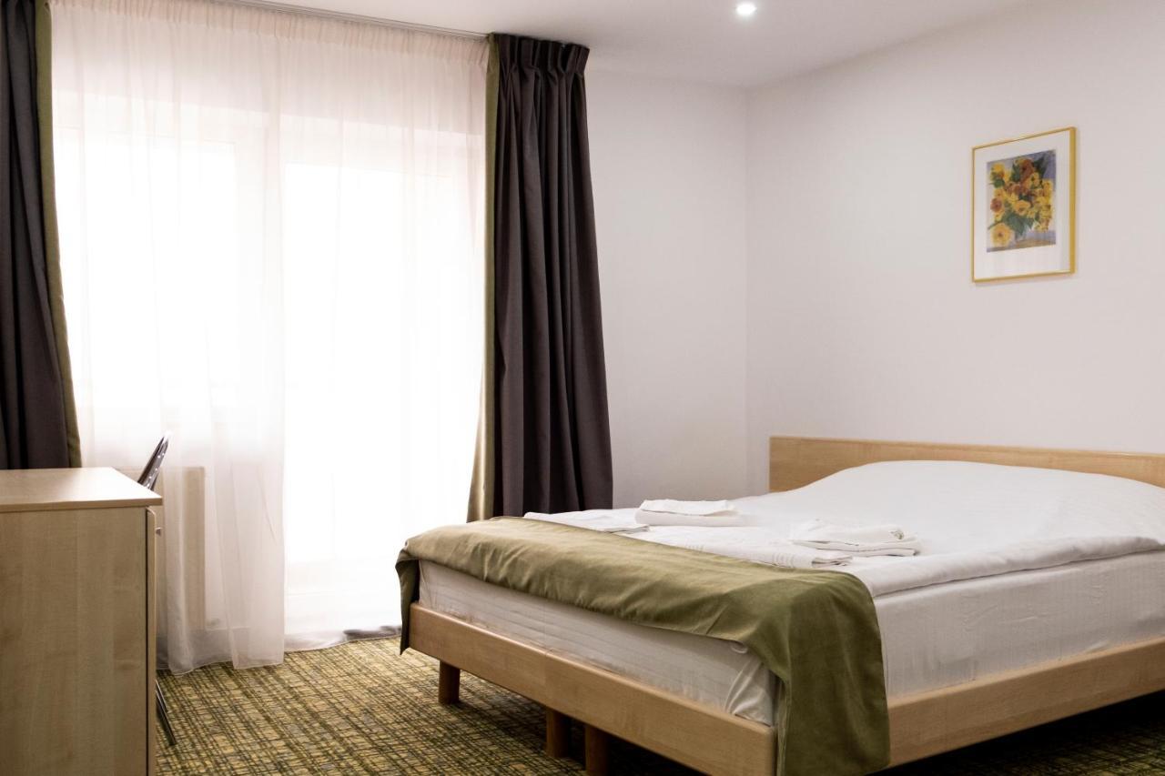 Casa Gabriela Hotel บูคาเรสต์ ภายนอก รูปภาพ