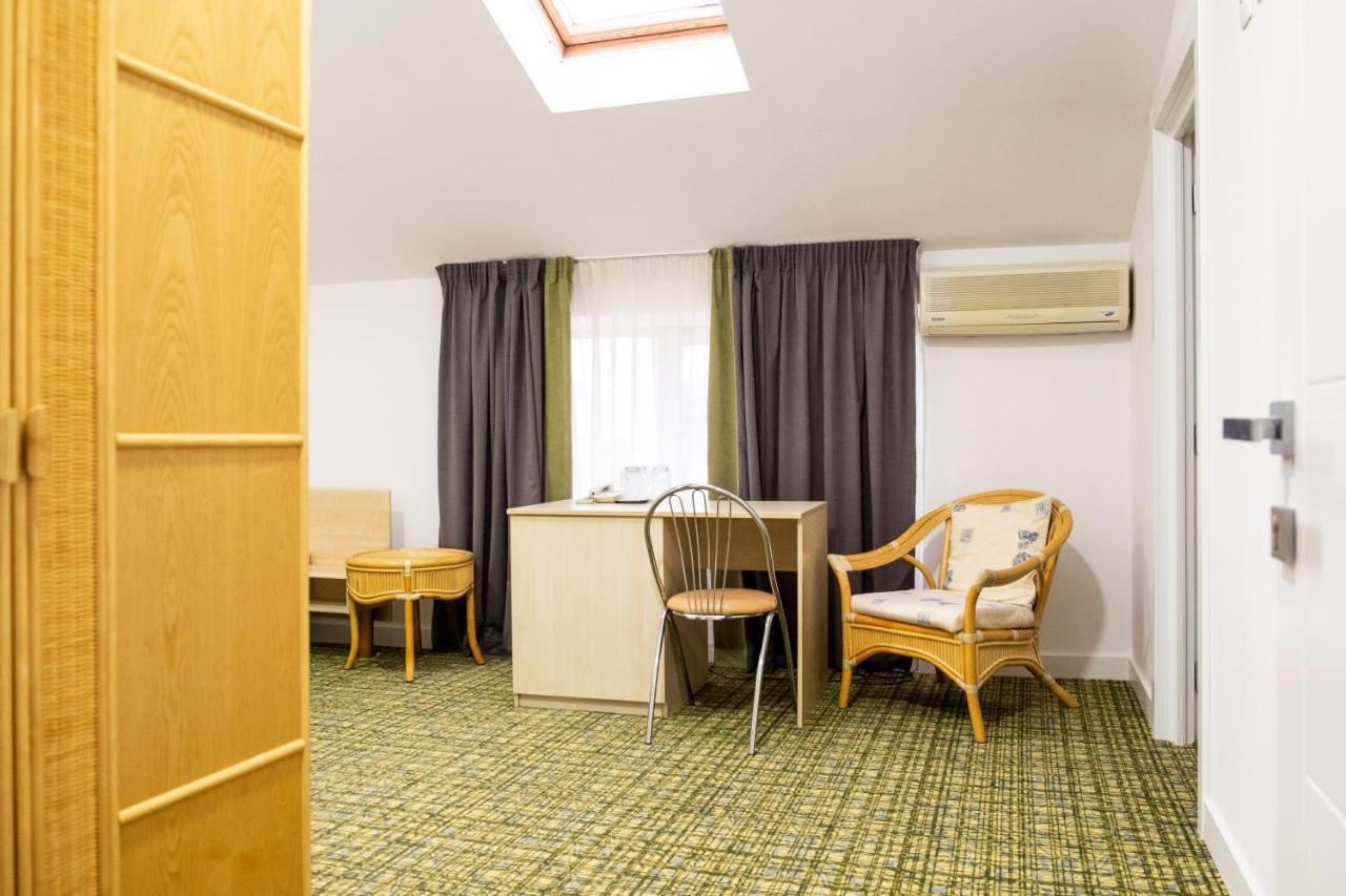 Casa Gabriela Hotel บูคาเรสต์ ภายนอก รูปภาพ